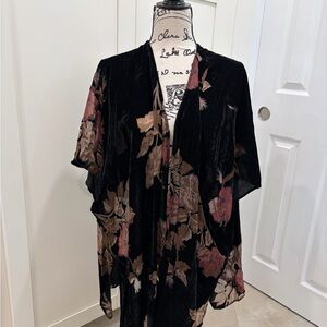 DR2 Black Velvet Shrug with Floral Rose 🌹 Design